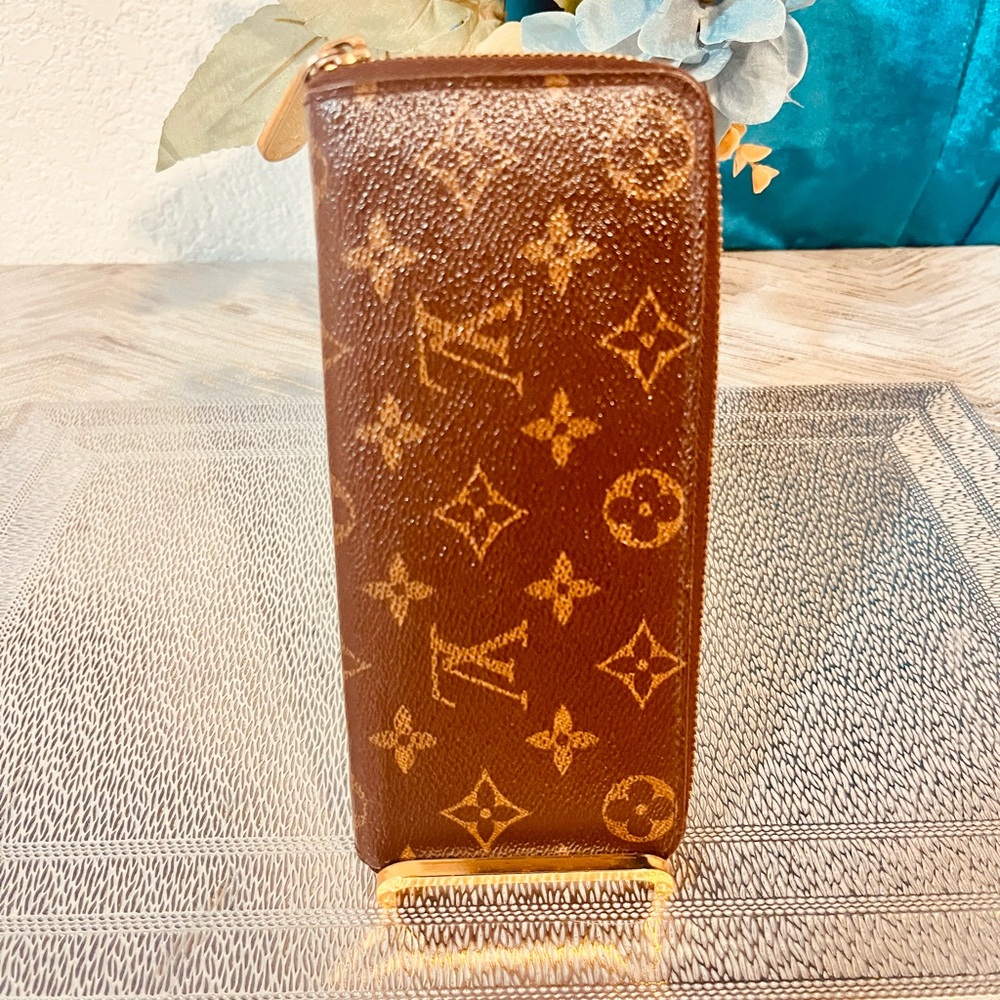 Louis Vuitton Monogram long zippy Wallet - Picture 14 of 15
